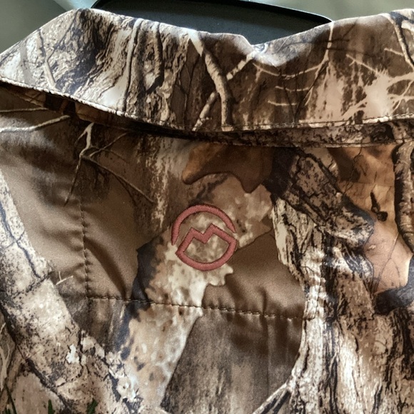 Ladies Magellan Outdoors Realtree Camo Shirt - Picture 7 of 8